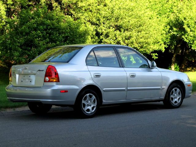 2003 Hyundai Accent Slt,4x4,1-owner,3rd Seat