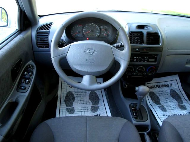 2003 Hyundai Accent Slt,4x4,1-owner,3rd Seat