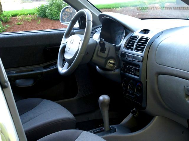 2003 Hyundai Accent Slt,4x4,1-owner,3rd Seat