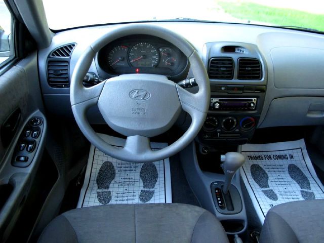 2003 Hyundai Accent Slt,4x4,1-owner,3rd Seat