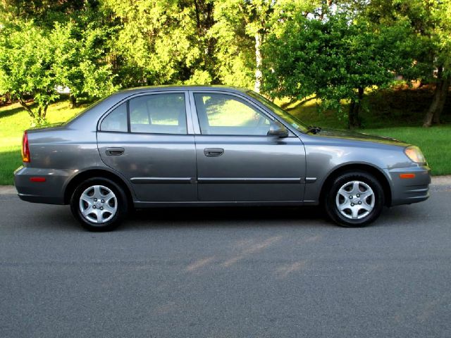 2003 Hyundai Accent Slt,4x4,1-owner,3rd Seat