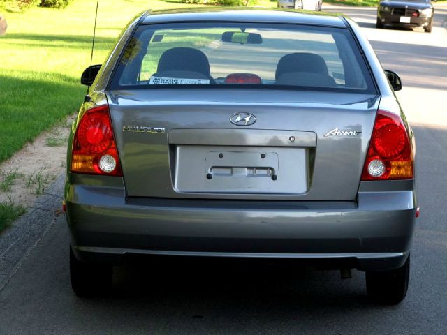 2003 Hyundai Accent Slt,4x4,1-owner,3rd Seat