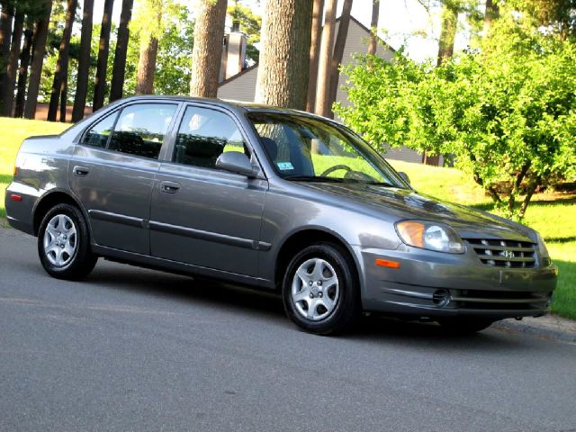 2003 Hyundai Accent Slt,4x4,1-owner,3rd Seat