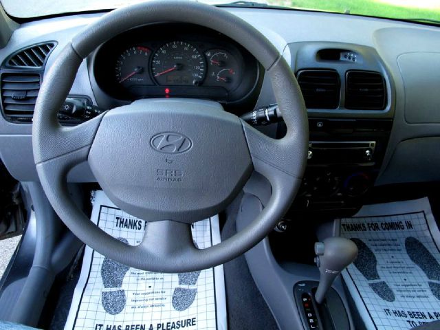2003 Hyundai Accent Slt,4x4,1-owner,3rd Seat
