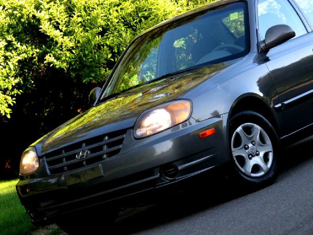 2003 Hyundai Accent Slt,4x4,1-owner,3rd Seat