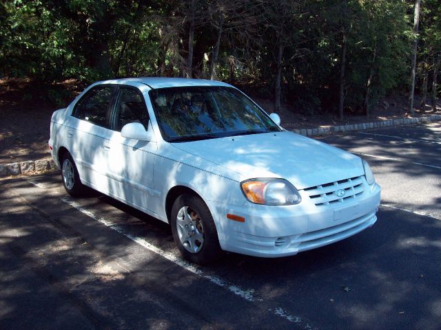 2004 Hyundai Accent Slt,4x4,1-owner,3rd Seat