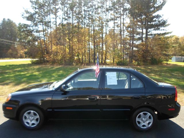 2004 Hyundai Accent Slt,4x4,1-owner,3rd Seat