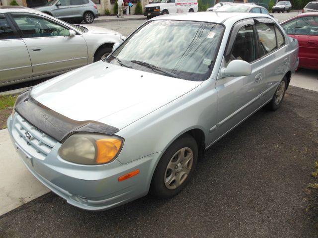 2004 Hyundai Accent Slt,4x4,1-owner,3rd Seat
