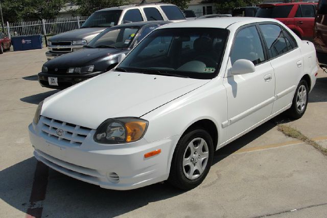 2004 Hyundai Accent Slt,4x4,1-owner,3rd Seat