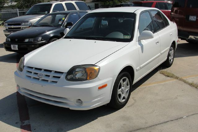 2004 Hyundai Accent Slt,4x4,1-owner,3rd Seat