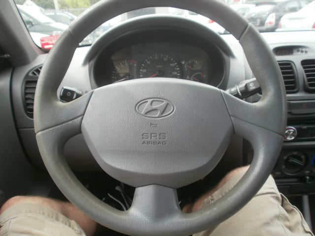 2004 Hyundai Accent Slt,4x4,1-owner,3rd Seat
