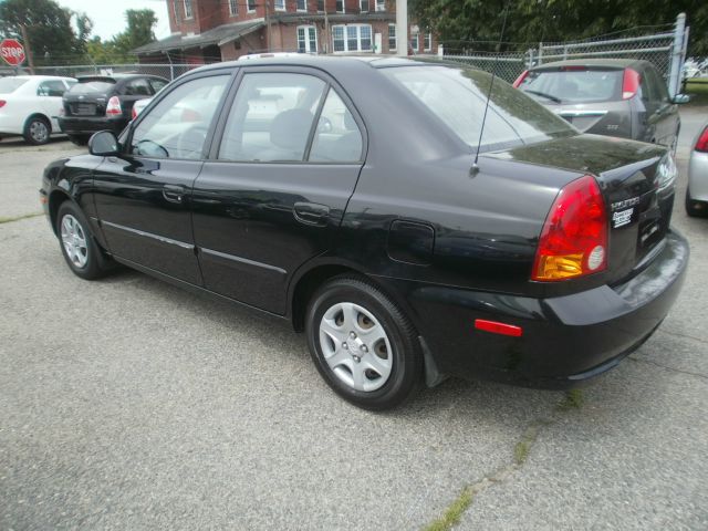2004 Hyundai Accent Slt,4x4,1-owner,3rd Seat