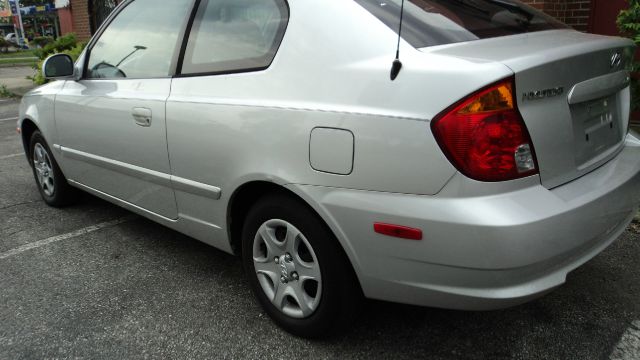 2004 Hyundai Accent 2000 Dodge SLT