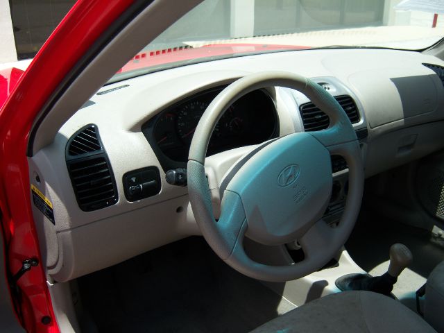 2004 Hyundai Accent Slt,4x4,1-owner,3rd Seat