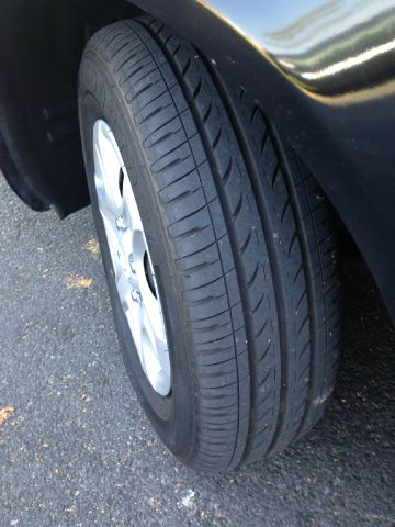 2004 Hyundai Accent 2000 Dodge SLT