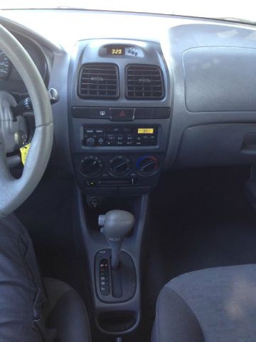 2004 Hyundai Accent 2000 Dodge SLT