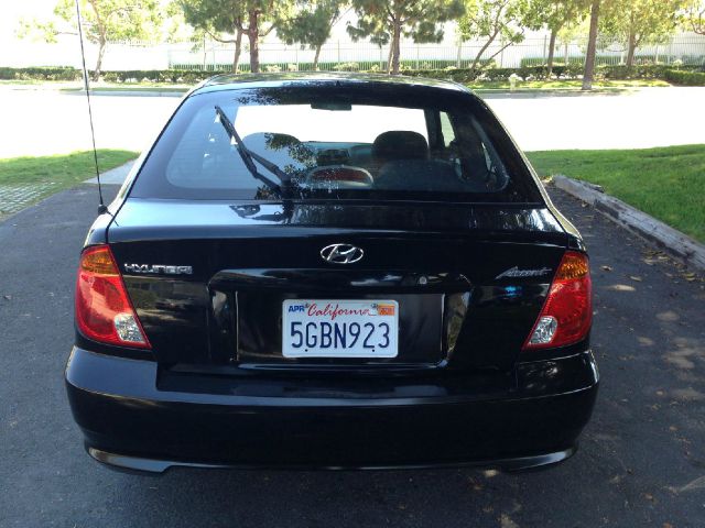 2004 Hyundai Accent 2000 Dodge SLT