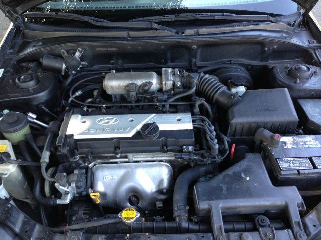 2004 Hyundai Accent 2000 Dodge SLT