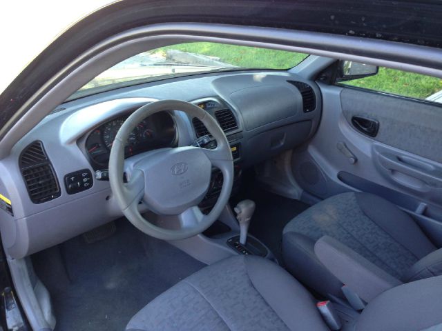 2004 Hyundai Accent 2000 Dodge SLT