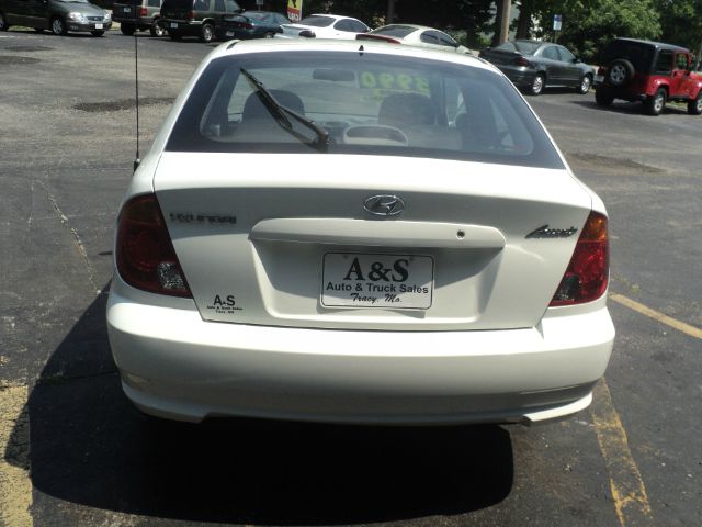 2004 Hyundai Accent 2000 Dodge SLT