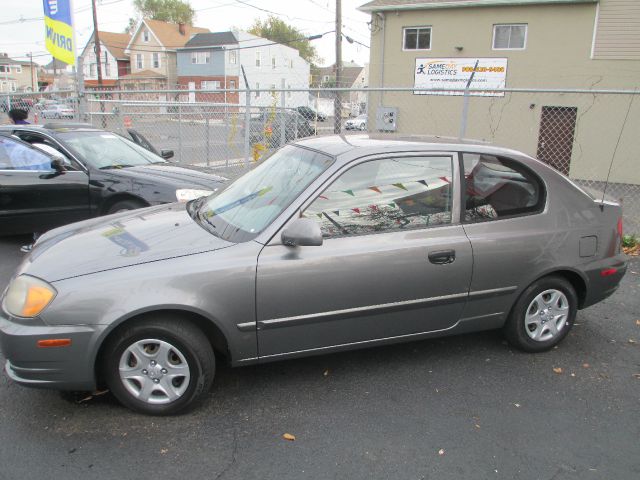 2004 Hyundai Accent 2000 Dodge SLT