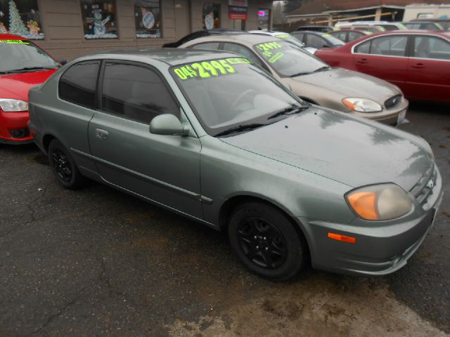 2004 Hyundai Accent 2000 Dodge SLT