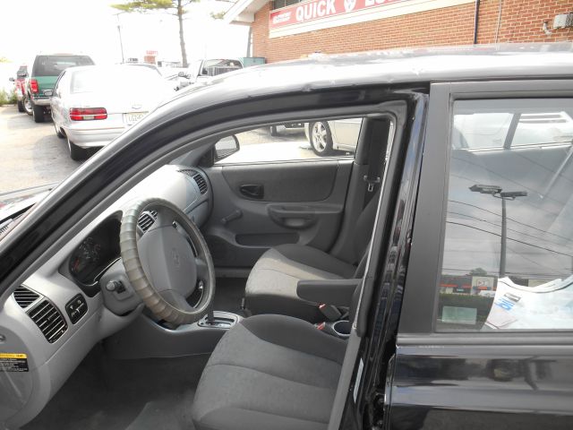 2004 Hyundai Accent Slt,4x4,1-owner,3rd Seat