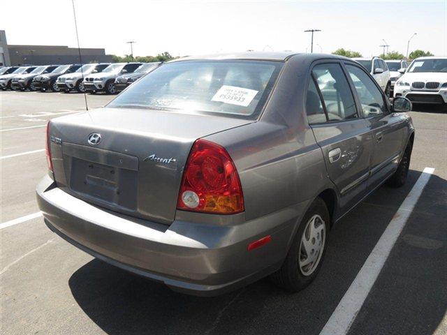 2004 Hyundai Accent S Sedan