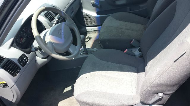 2004 Hyundai Accent 2000 Dodge SLT