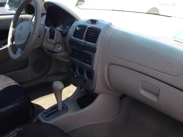 2005 Hyundai Accent LS Flex Fuel 4x4 This Is One Of Our Best Bargains