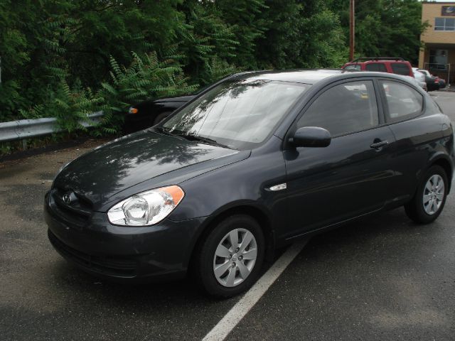 2010 Hyundai Accent Base 1500 SLT Crew S/B