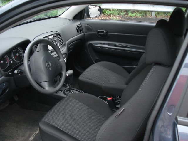 2010 Hyundai Accent Base 1500 SLT Crew S/B