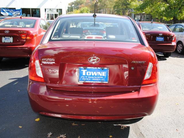 2010 Hyundai Accent FWD 4dr Sport