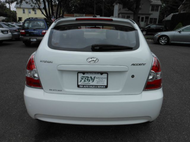 2010 Hyundai Accent Base 1500 SLT Crew S/B