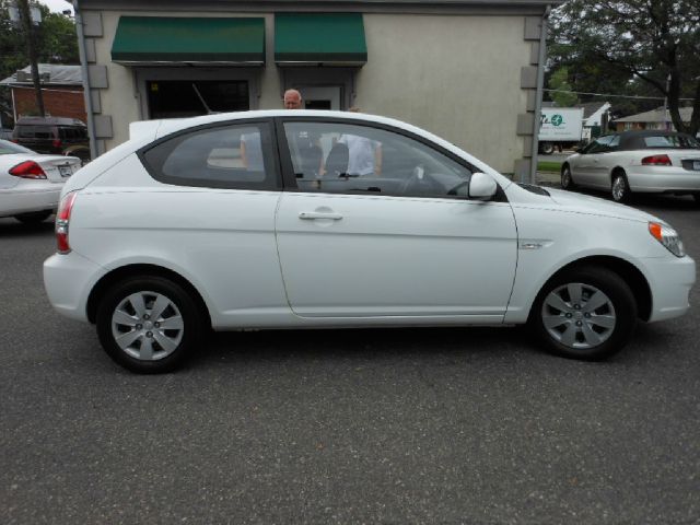 2010 Hyundai Accent Base 1500 SLT Crew S/B