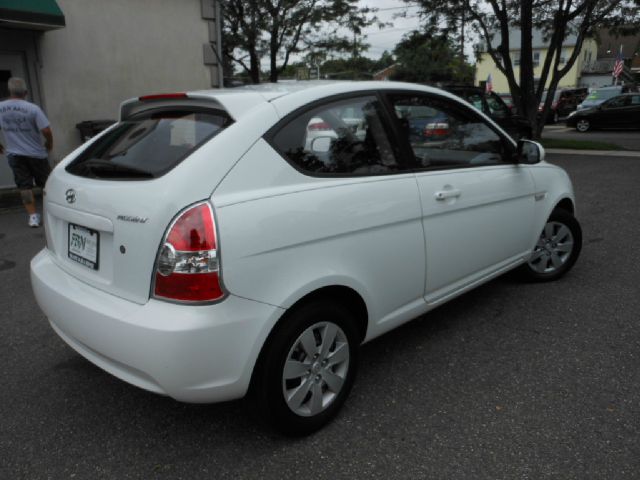 2010 Hyundai Accent Base 1500 SLT Crew S/B