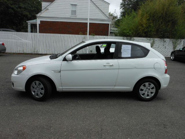 2010 Hyundai Accent Base 1500 SLT Crew S/B