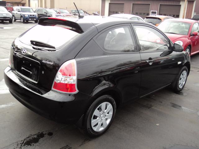 2010 Hyundai Accent XLS