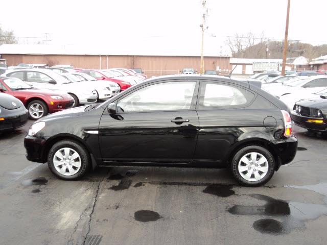 2010 Hyundai Accent XLS