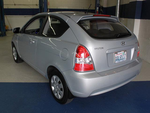 2010 Hyundai Accent XLS