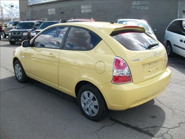 2010 Hyundai Accent XLS