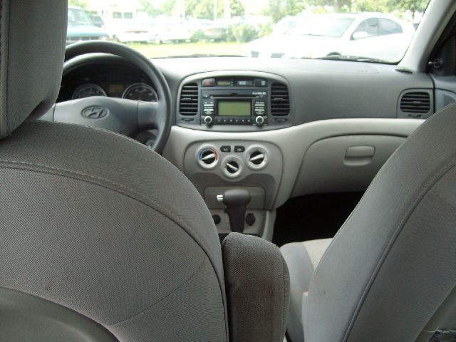 2010 Hyundai Accent FWD 4dr Sport