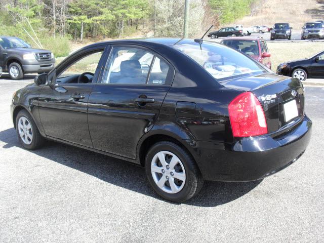 2010 Hyundai Accent FWD 4dr Sport