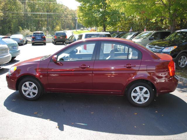 2010 Hyundai Accent FWD 4dr Sport