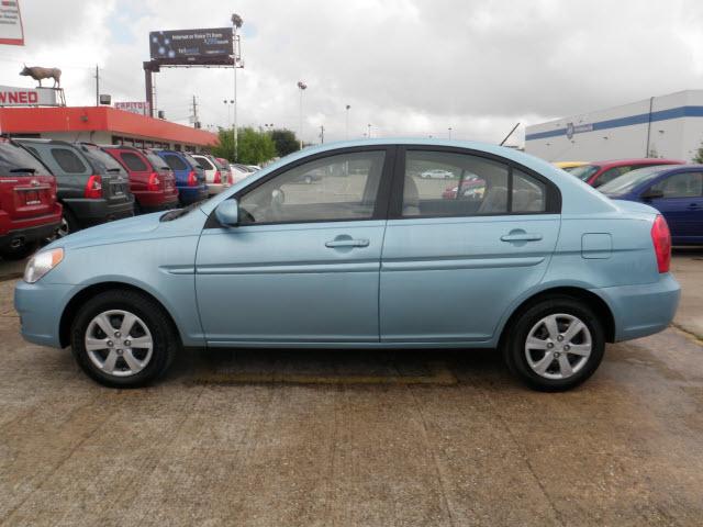 2010 Hyundai Accent FWD 4dr Sport