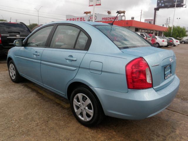 2010 Hyundai Accent FWD 4dr Sport