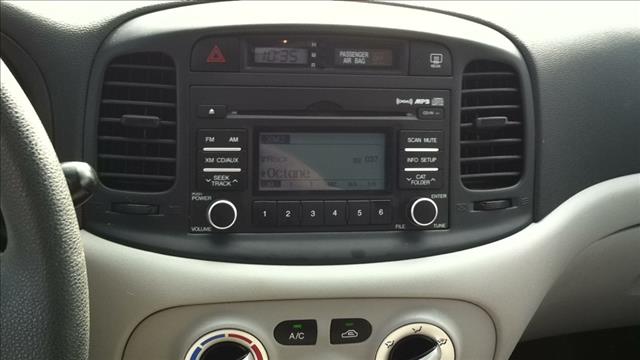 2010 Hyundai Accent FWD 4dr Sport