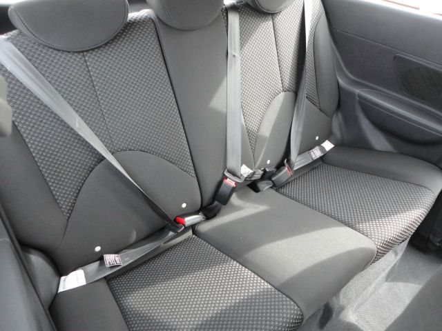 2011 Hyundai Accent 2000 Dodge SLT