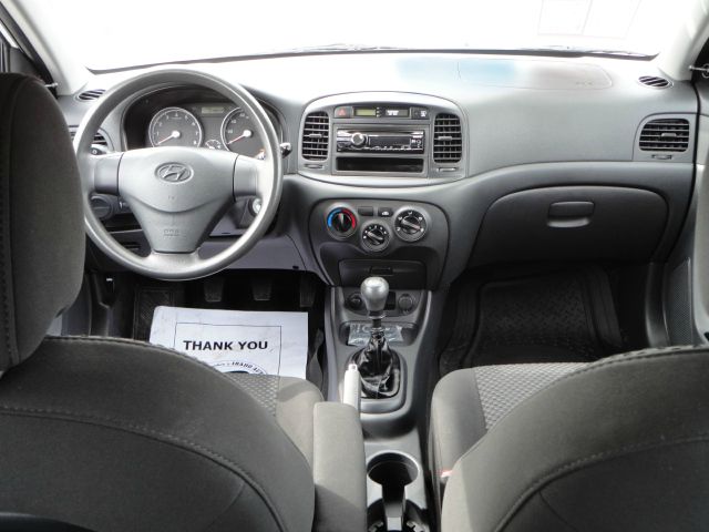 2011 Hyundai Accent 2000 Dodge SLT