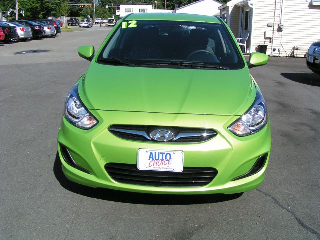 2012 Hyundai Accent Z1